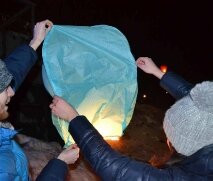 Запуск воздушных фонариков на набережной Суры в День влюблённых